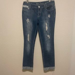 Ariya Cuffed Distressed Jeans. SZ 9 / 10